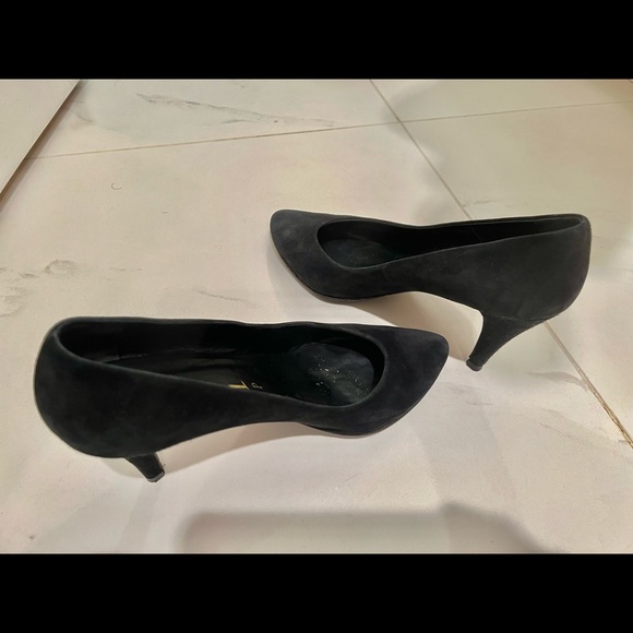 YSL Paris vintage black suede pumps. These heels are 3.5” hi. Yve Saint Laurent - Picture 5 of 10